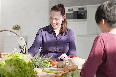 simsearch:649-05520883,k - Women eating vegetables in kitchen Stock Photo - Premium Royalty-Free, Code: 6122-07705946