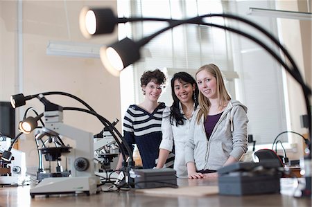 simsearch:649-06041393,k - Students working in geology lab Stock Photo - Premium Royalty-Free, Code: 6122-07706488