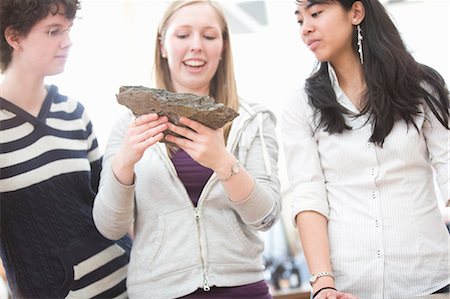 simsearch:649-06041393,k - Students working in geology lab Stock Photo - Premium Royalty-Free, Code: 6122-07706489