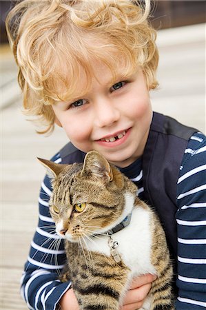 simsearch:649-06041783,k - Smiling boy holding cat outdoors Stock Photo - Premium Royalty-Free, Code: 6122-07706542
