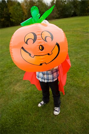 simsearch:649-06041783,k - Boy playing with jack oí lantern Stock Photo - Premium Royalty-Free, Code: 6122-07706553