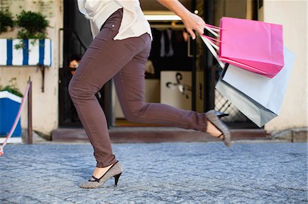 Woman running with shopping bags Photographie de stock - Premium Libres de Droits, Code: 6122-07706756