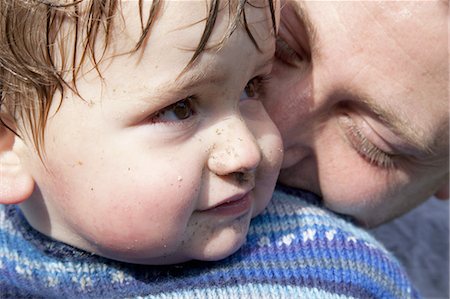 simsearch:6116-07236010,k - Father kissing sons cheek Stock Photo - Premium Royalty-Free, Code: 6122-07706969