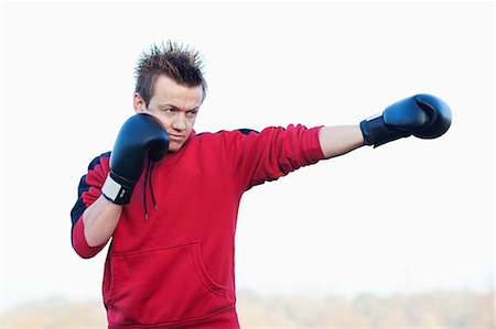 simsearch:614-00657246,k - Boxer throwing punches outdoors Stock Photo - Premium Royalty-Free, Code: 6122-07707020