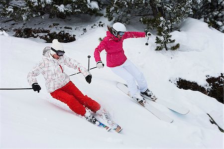 simsearch:6119-07451337,k - Skiers coasting on snowy slope Foto de stock - Sin royalties Premium, Código: 6122-07707284