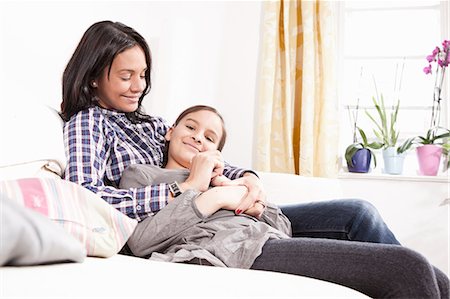 simsearch:6108-05872072,k - Mother and daughter relaxing on sofa Stock Photo - Premium Royalty-Free, Code: 6122-07707208