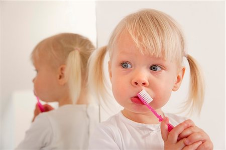 simsearch:628-05817544,k - Toddler girl brushing her teeth Stock Photo - Premium Royalty-Free, Code: 6122-08212023
