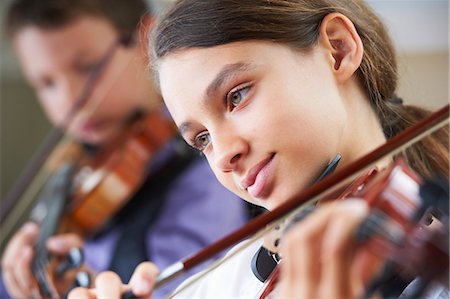 simsearch:649-06716505,k - Serious children playing violin Stock Photo - Premium Royalty-Free, Code: 6122-08229056