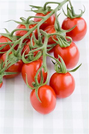 Close up of cherry tomatoes on vine Stock Photo - Premium Royalty-Free, Code: 6122-08229073