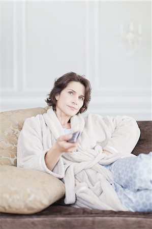 simsearch:649-05521576,k - Woman in bathrobe watching television Stock Photo - Premium Royalty-Free, Code: 6122-08229200