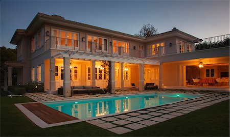 swimming pool villa - Illuminated luxury house with swimming pool at night Stock Photo - Premium Royalty-Free, Code: 6124-08170573