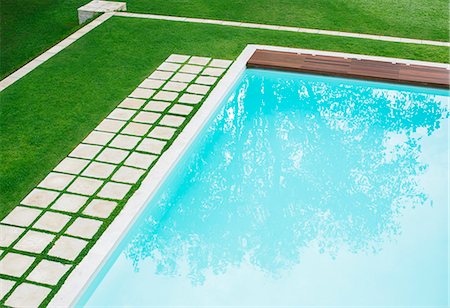 reflecting pool - Paving stones in a row along swimming pool in backyard Stock Photo - Premium Royalty-Free, Code: 6124-08170521