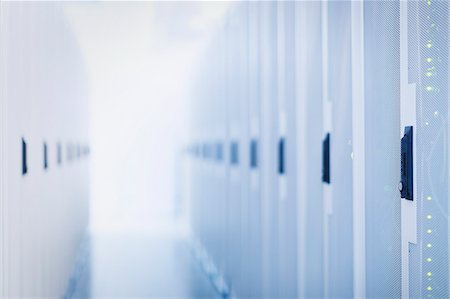 repeat - White server room corridor Stock Photo - Premium Royalty-Free, Code: 6124-08658170