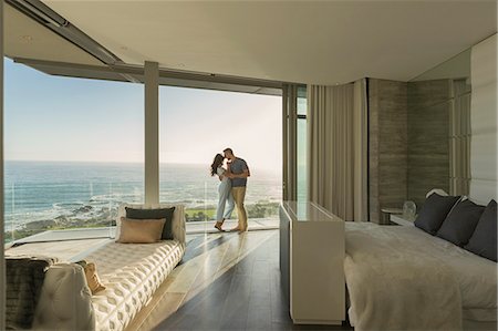 facing each other - Affectionate couple hugging on modern luxury home showcase bedroom balcony with ocean view Foto de stock - Sin royalties Premium, Código: 6124-08743380