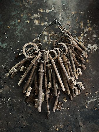 simsearch:600-03445182,k - Rusted old-fashioned keys on ring Stock Photo - Premium Royalty-Free, Code: 6124-08743304