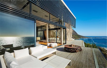 simsearch:6124-08703974,k - Modern luxury beach house patio with sunny ocean view Stock Photo - Premium Royalty-Free, Code: 6124-08703982