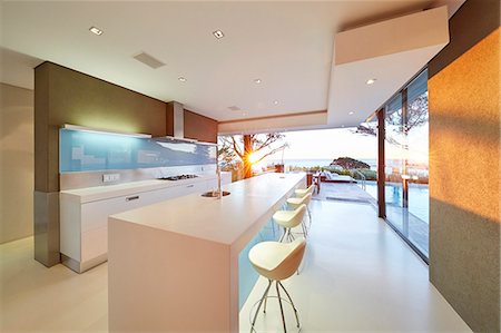 simsearch:6124-08703974,k - Modern luxury home showcase kitchen Stock Photo - Premium Royalty-Free, Code: 6124-08704019