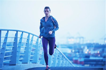 simsearch:6124-08820833,k - Female runner running on urban footbridge at dawn Stock Photo - Premium Royalty-Free, Code: 6124-08820825