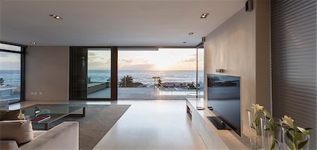 designs - Modern luxury home showcase living room with ocean view Stock Photo - Premium Royalty-Free, Code: 6124-08927071