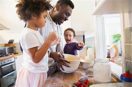 simsearch:6108-06907066,k - Father and toddler children baking in kitchen Stock Photo - Premium Royalty-Free, Code: 6124-09167358