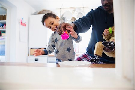 simsearch:625-02929316,k - Father and children playing in kitchen Stock Photo - Premium Royalty-Free, Code: 6124-09167320