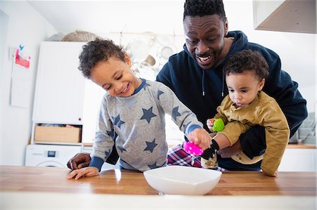 simsearch:625-02929316,k - Father and sons playing with toys in kitchen Stock Photo - Premium Royalty-Free, Code: 6124-09167329