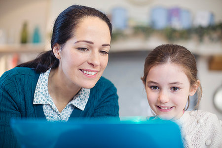 simsearch:649-06304951,k - Mother and daughter using laptop Stock Photo - Premium Royalty-Free, Code: 6124-09177949