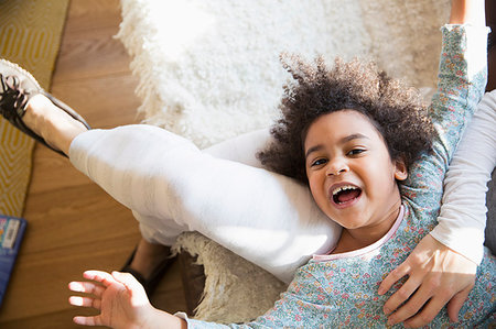 Portrait happy, carefree girl laying on mothers lap Foto de stock - Sin royalties Premium, Código: 6124-09178027