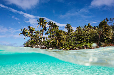 Tropical island beach beyond ocean surface, Vava'u, Tonga, Pacific Ocean Photographie de stock - Premium Libres de Droits, Code: 6124-09188697