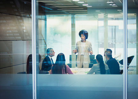 simsearch:614-03507042,k - Businesswoman leading conference room meeting Stock Photo - Premium Royalty-Free, Code: 6124-09229197