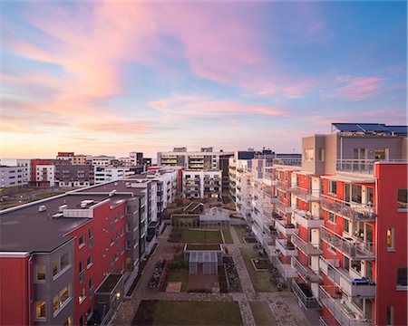 simsearch:6126-08643547,k - Sweden, Skane, Malmo, Vastra Hamnen, Residential district at sunset Fotografie stock - Premium Royalty-Free, Codice: 6126-08643543