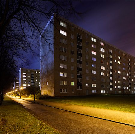 simsearch:6126-08643547,k - Sweden, Skane, Malmo, Rosengard, Illuminated buildings along road at night Fotografie stock - Premium Royalty-Free, Codice: 6126-08643583
