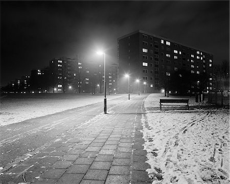 simsearch:6126-08643547,k - Sweden, Skane, Malmo, Rosengard, Street scene at night in winter Fotografie stock - Premium Royalty-Free, Codice: 6126-08643512