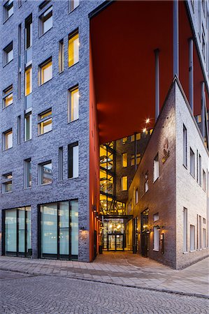 simsearch:6126-08643547,k - Sweden, Skane, Malmo, Illuminated facade of modern building Fotografie stock - Premium Royalty-Free, Codice: 6126-08643600