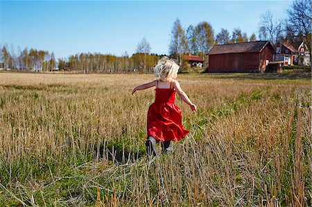 simsearch:6126-08644727,k - Sweden, Vastra Gotaland, Gullspang, Girl (4-5) wearing red dress running in field Stock Photo - Premium Royalty-Free, Code: 6126-08643760