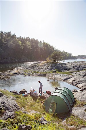 Sweden, West Coast, Bohuslan, Flato, Man camping on riverbank Photographie de stock - Premium Libres de Droits, Code: 6126-08643872