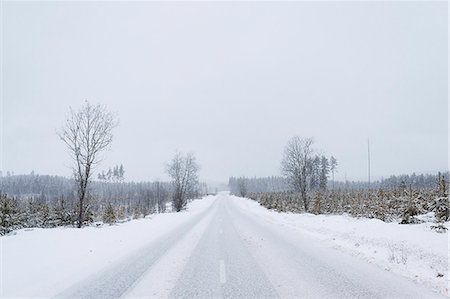 simsearch:6126-08643505,k - Sweden, Vastmanland, Bergslagen, Hallefors, Silvergruvan, Empty road in winter Stock Photo - Premium Royalty-Free, Code: 6126-08643995