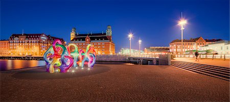 simsearch:6126-08643547,k - Sweden, Skane, Malmo, Anna Lindhs Plats, Waterfront sculptures illuminated at dusk Fotografie stock - Premium Royalty-Free, Codice: 6126-08644543