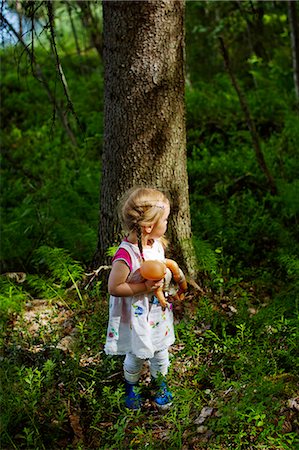 simsearch:6126-08644727,k - Finland, Paijat-Hame, Girl (2-3) with doll standing in front of tree Stock Photo - Premium Royalty-Free, Code: 6126-08644718