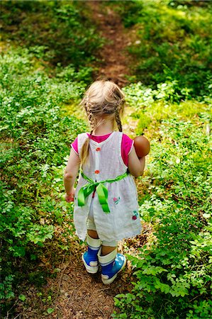 simsearch:6126-08644727,k - Finland, Paijat-Hame, Rear view of girl (2-3) with doll on footpath in forest Stock Photo - Premium Royalty-Free, Code: 6126-08644725