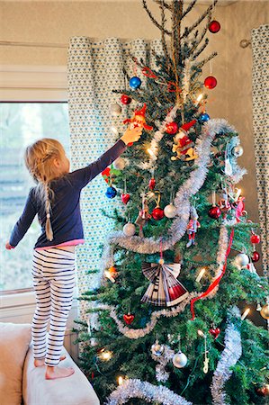 simsearch:6126-08644727,k - Finland, Girl (4-5) decorating christmas tree Stock Photo - Premium Royalty-Free, Code: 6126-08644734