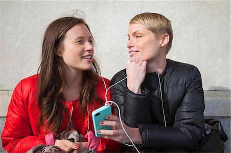 simsearch:6126-08635498,k - Sweden, Stockholm, Ostermalm, Two women listening to music Stock Photo - Premium Royalty-Free, Code: 6126-08658898