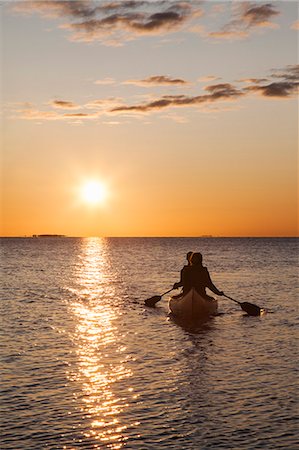 simsearch:6126-08643505,k - Sweden, Medelpad, Sundsvall, Essvik, Brattberget, Two men in canoe at sunset Stock Photo - Premium Royalty-Free, Code: 6126-08658912