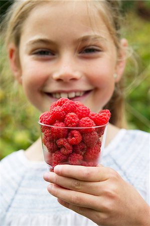 simsearch:6126-08635498,k - Sweden, Stockholm, Girl (8-9) with cup of raspberries Stock Photo - Premium Royalty-Free, Code: 6126-08658936