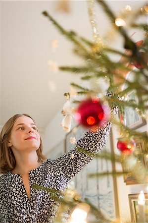 simsearch:6126-08644727,k - Finland, Young woman decorating Christmas tree Stock Photo - Premium Royalty-Free, Code: 6126-08659499