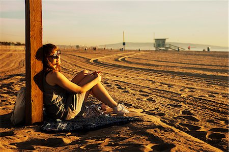 santa monica - USA, California, Los Angeles, Santa Monica, Mid adult woman sitting on beach Stock Photo - Premium Royalty-Free, Code: 6126-08635314