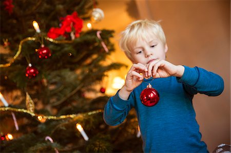 simsearch:6126-08644727,k - Sweden, Little blonde boy (4-5) with Christmas decoration toy Stock Photo - Premium Royalty-Free, Code: 6126-08635938