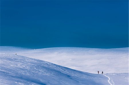 simsearch:6126-08643376,k - Sweden, Jamtland, Bydalsfjallen, Two hikers on snowy hills Foto de stock - Sin royalties Premium, Código: 6126-08636342