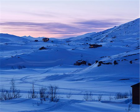 simsearch:6126-08643376,k - Sweden, Lapland, Riksgransen, Winter landscape at dusk Foto de stock - Sin royalties Premium, Código: 6126-08781143