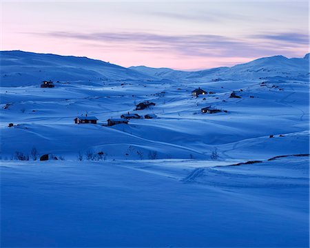 simsearch:6126-08643376,k - Sweden, Lapland, Riksgransen, Winter landscape at dusk Foto de stock - Sin royalties Premium, Código: 6126-08781141